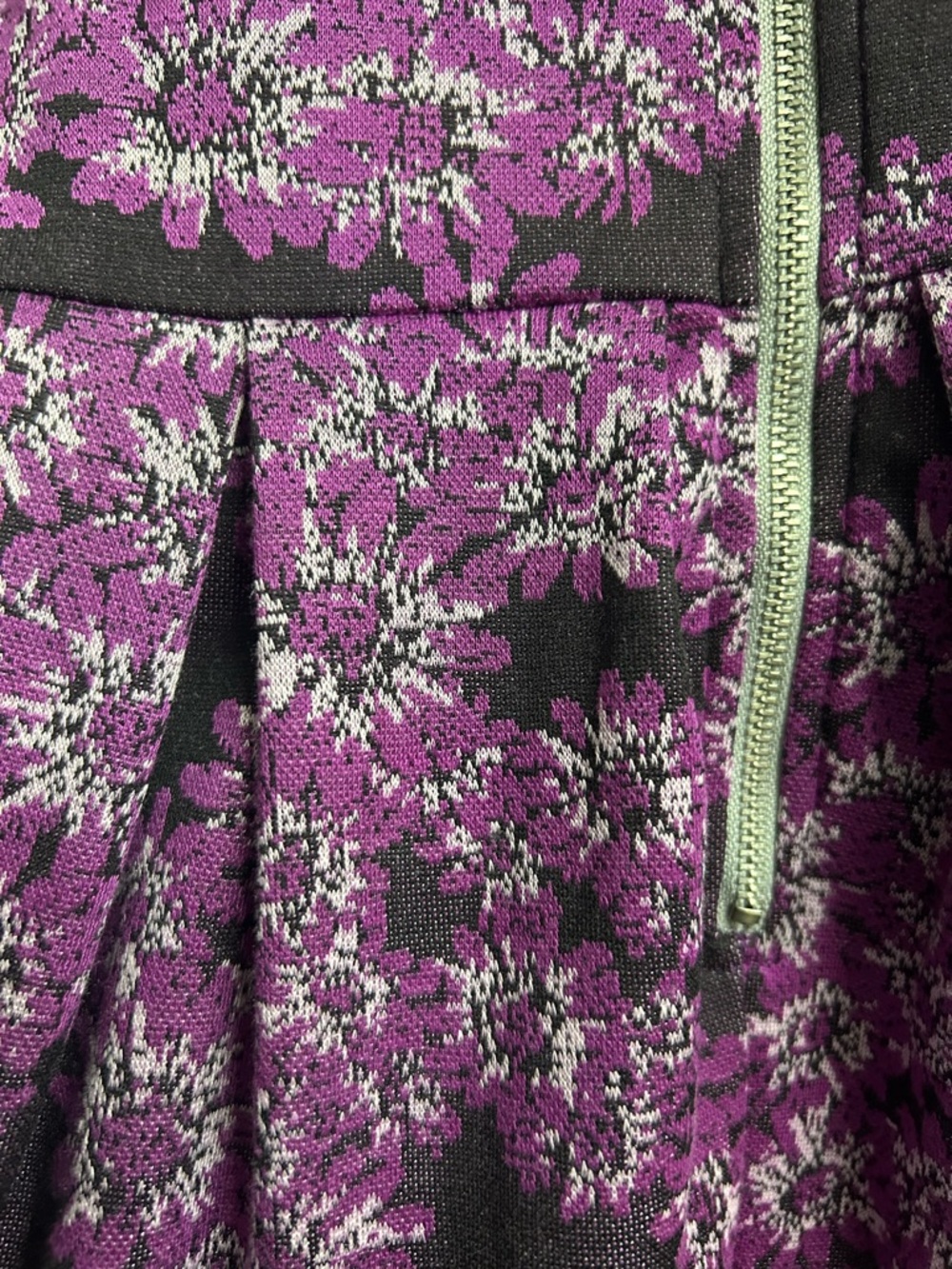Lularoe Amelia Short Sleeve Dress w/ Pockets Purple Floral Jacquard - Picture 5 of 6